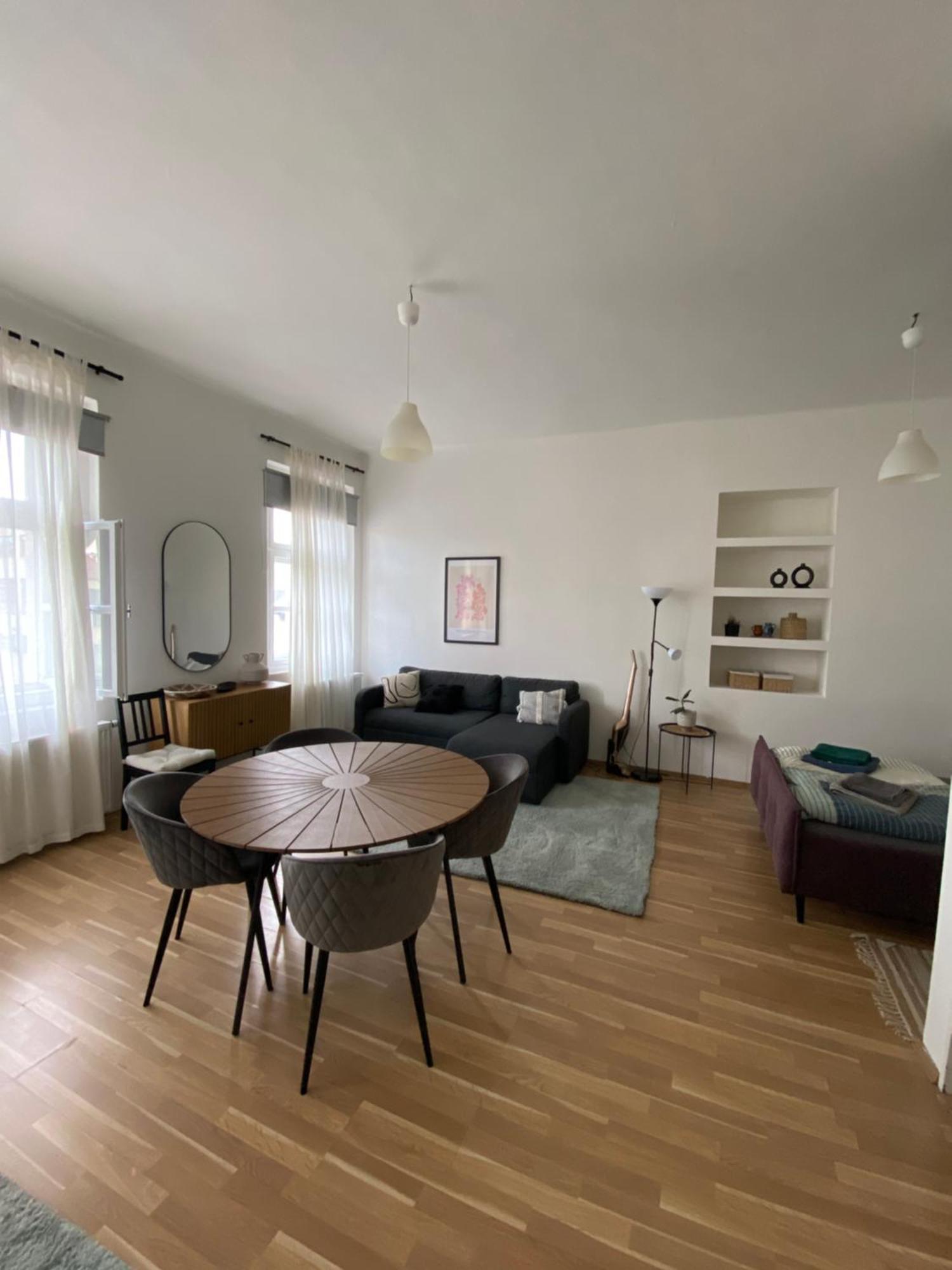 Roomy Close To Palmovka Lejlighed